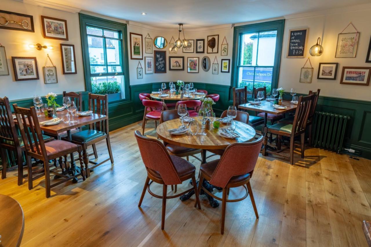 Albert Arms Esher Exterior photo