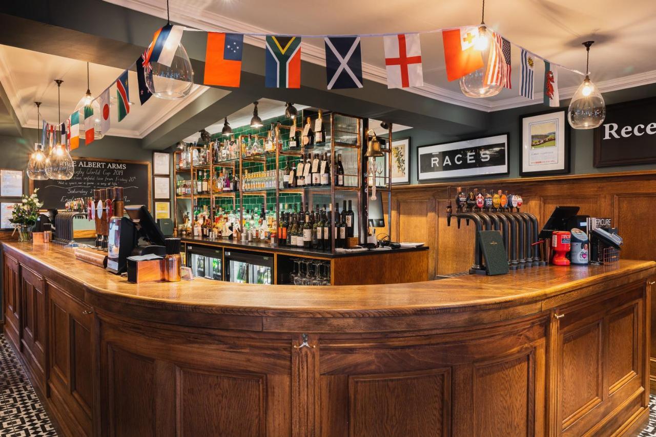 Albert Arms Esher Exterior photo