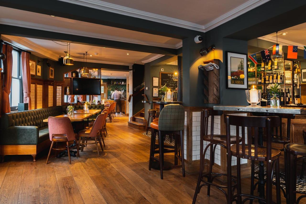 Albert Arms Esher Exterior photo